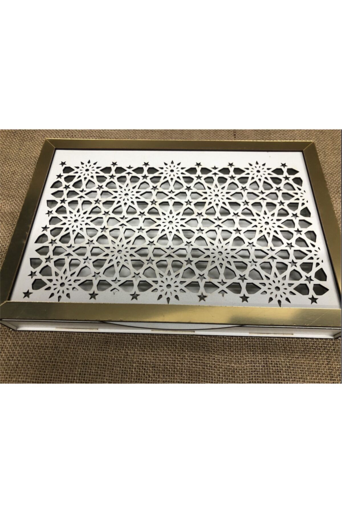 Selçuklu Motif - Sürgülü Kapak Ve Aynalı Gold Pleksi Uygulamalı Beyaz Kutu (21x30x3,5cm)