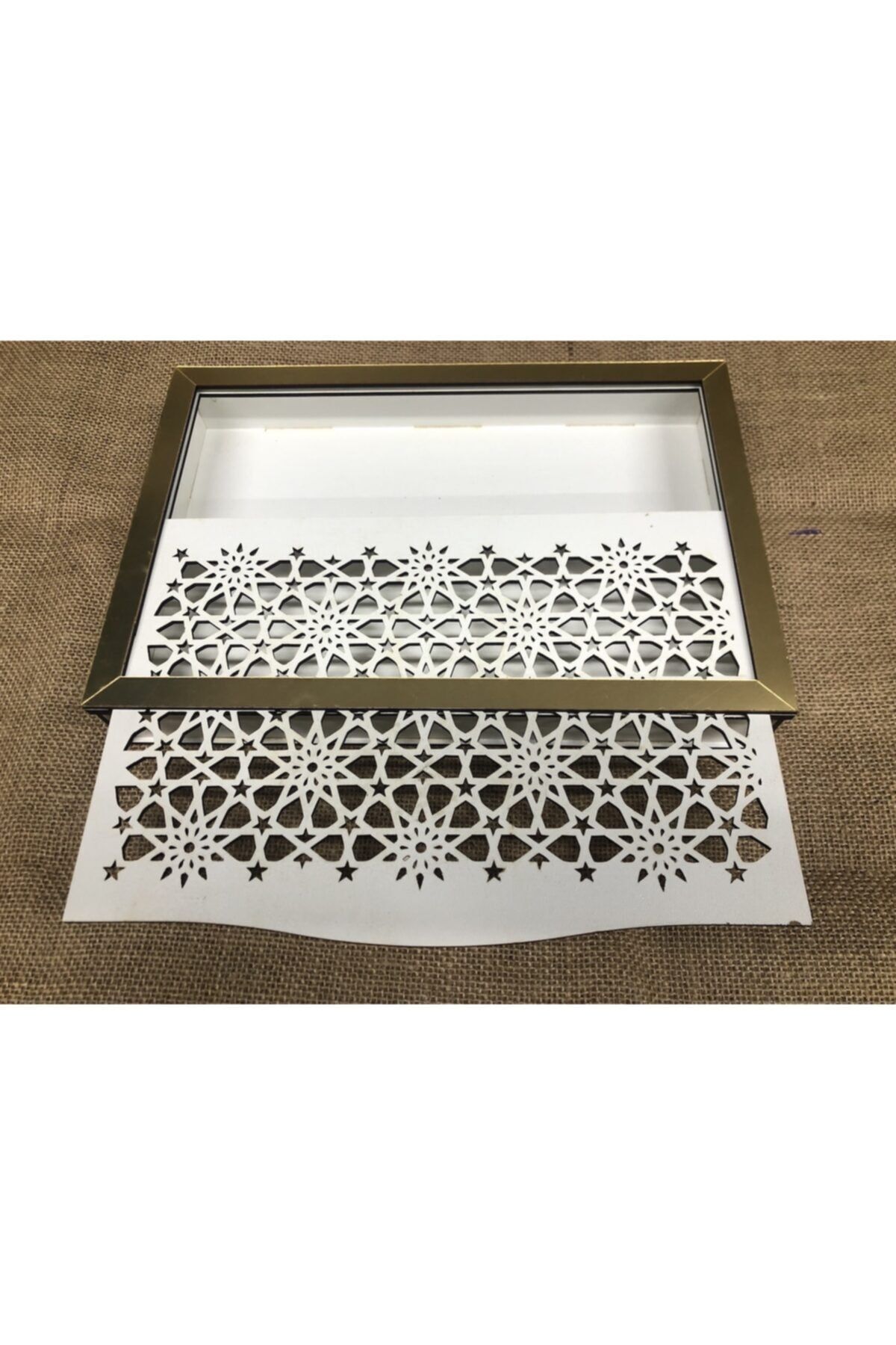 Selçuklu Motif - Sürgülü Kapak Ve Aynalı Gold Pleksi Uygulamalı Beyaz Kutu (21x30x3,5cm)