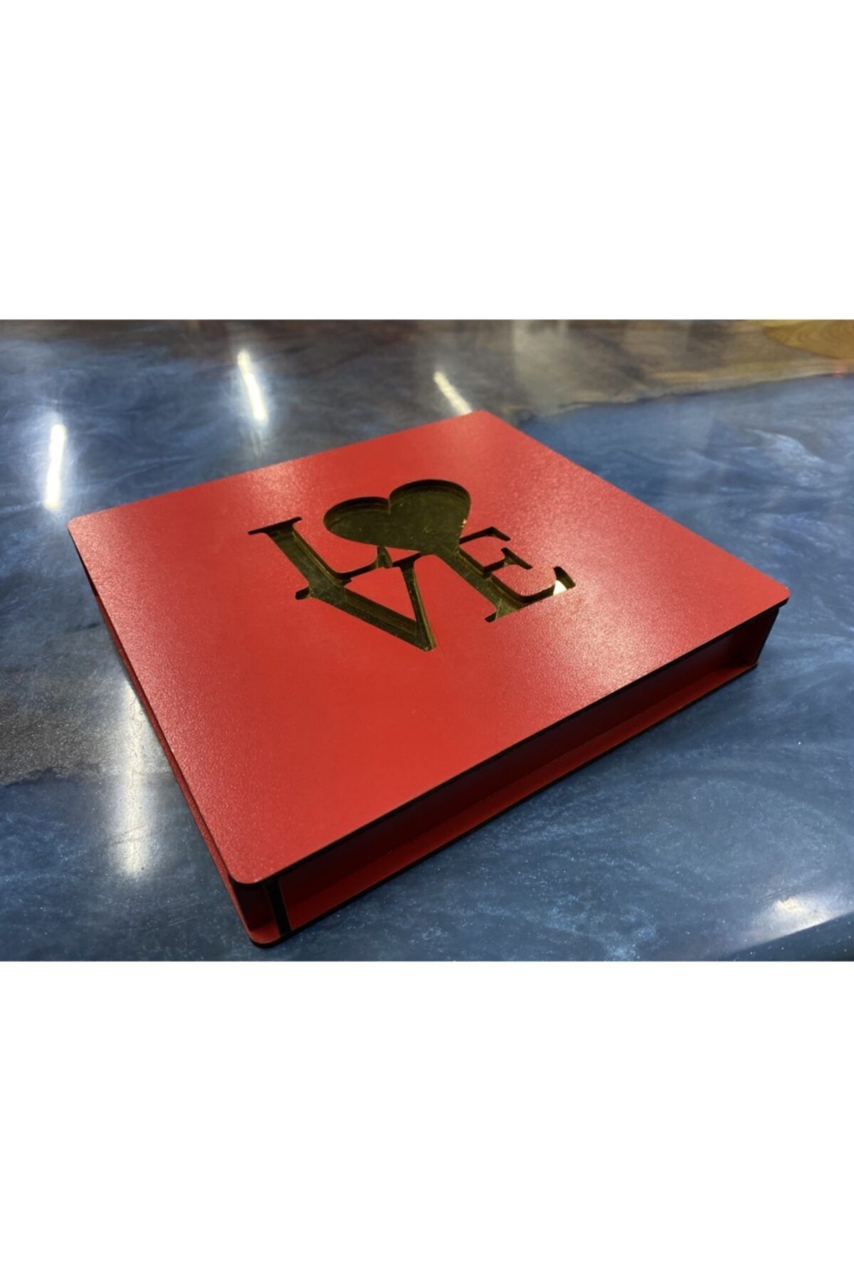 Kırmızı Love Motifli Geçme Kapaklı Kutu 15x17x5 cm